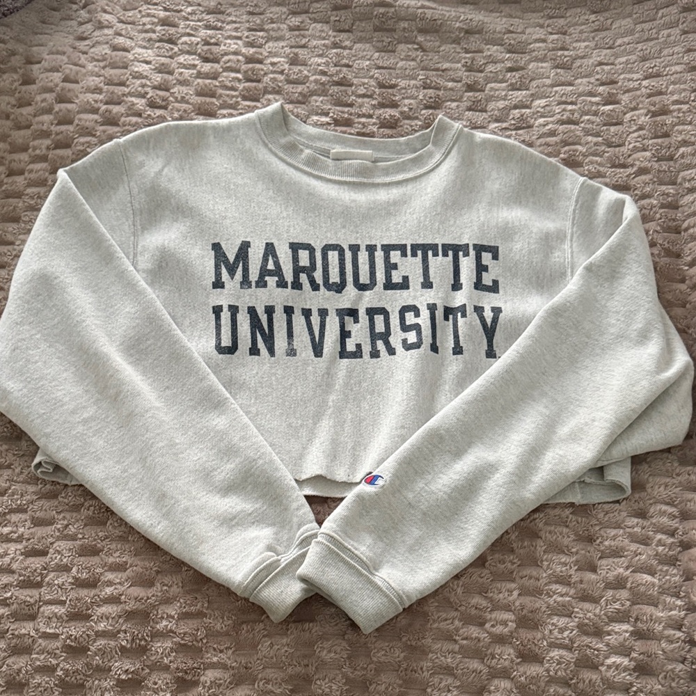 Champion - Marquette University Crewneck in Grey